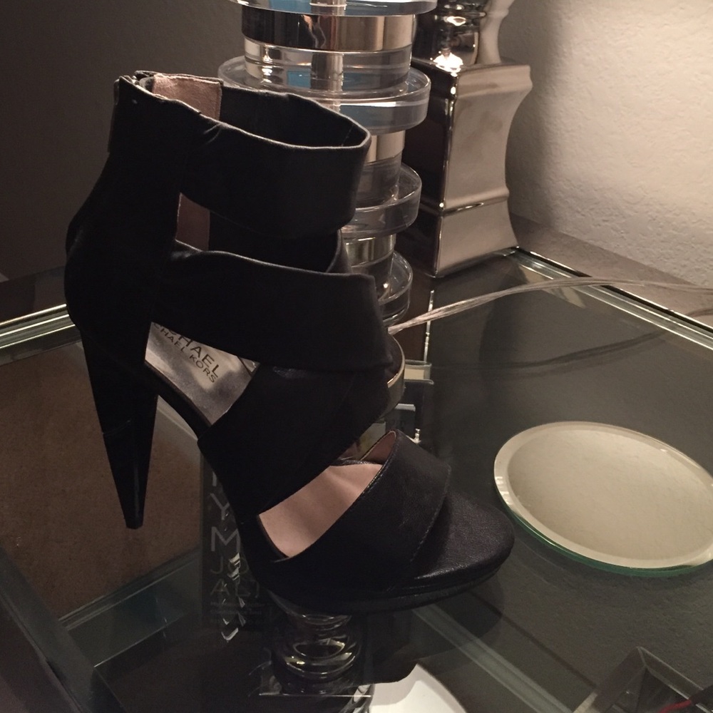 michael kors black pumps size 7